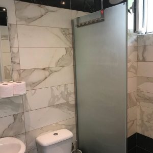 hotel-zaga-beach bathroom